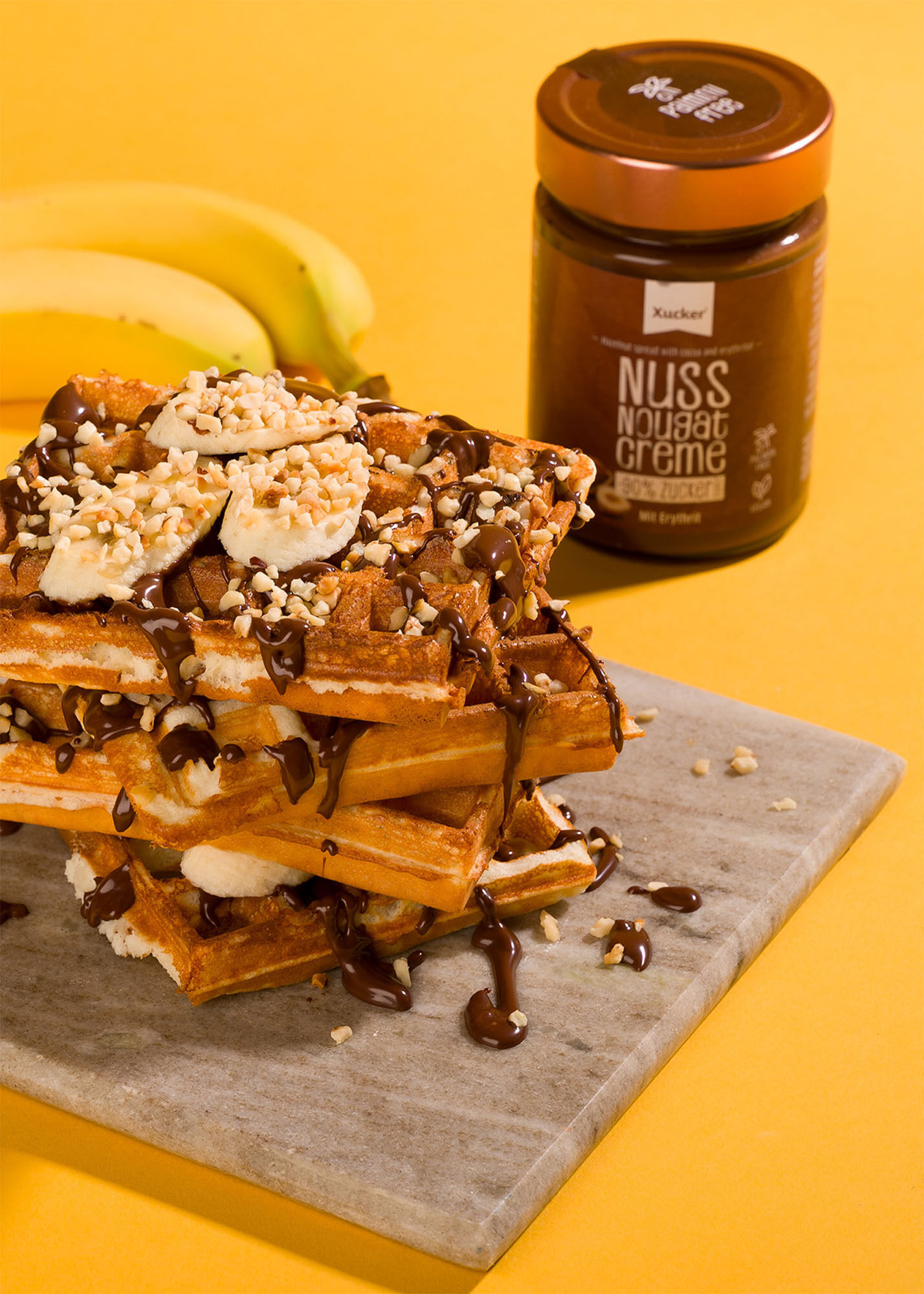 Nuss-Nougat Creme ist das perfekte Topping für Waffeln oder Aufstrich auf's Brot