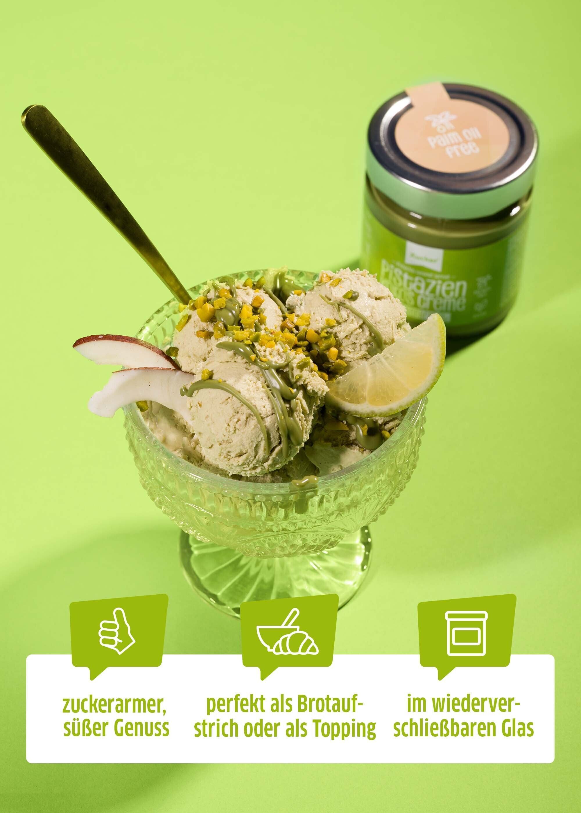 Xucker Pistazien-Kokos-Creme auf Brot oder als Topping für Desserts- hier auf einem Eisbecher