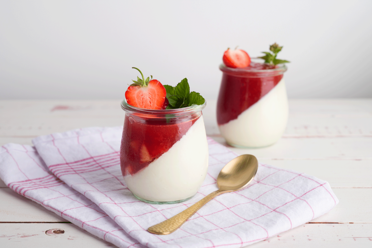 Panna Cotta mit Erdbeersoße