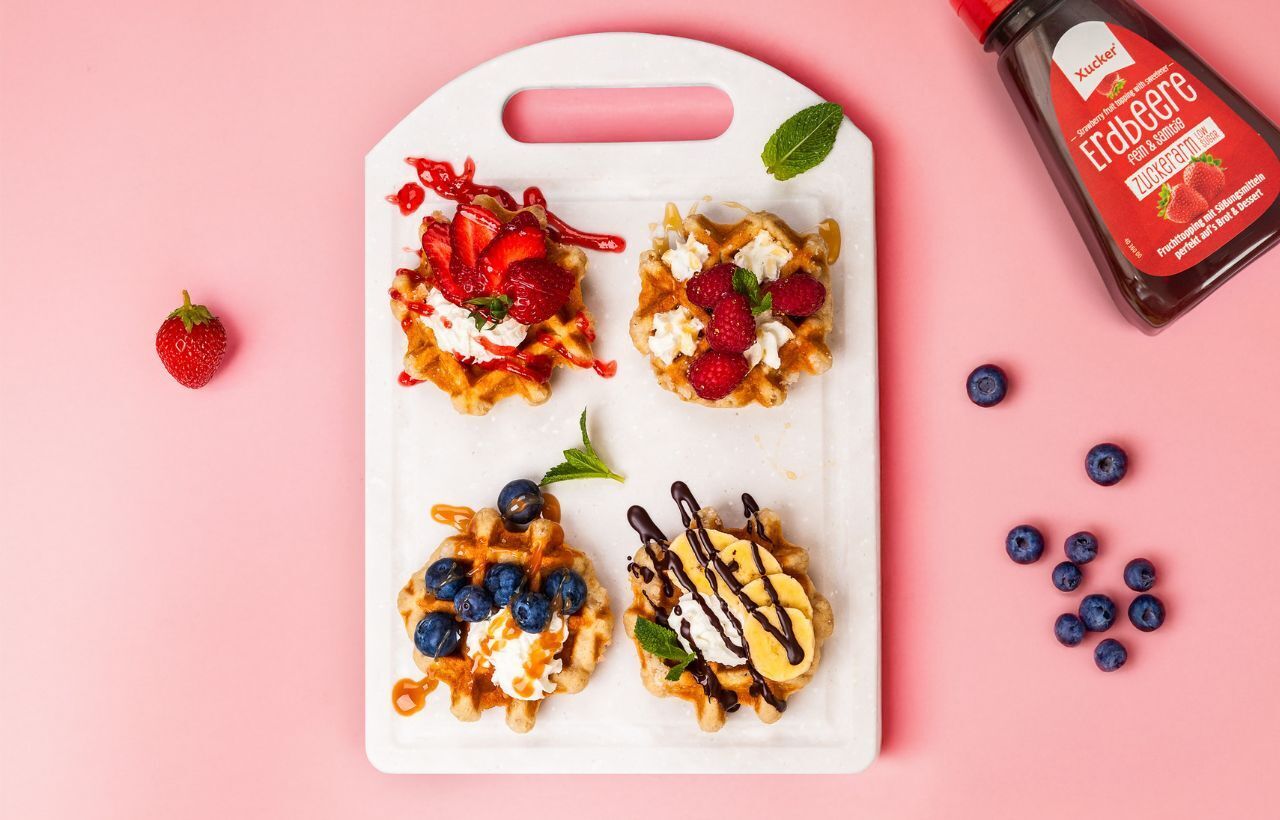 Waffeln mit Zero Sugar und Fruchttopping Erdbeere
