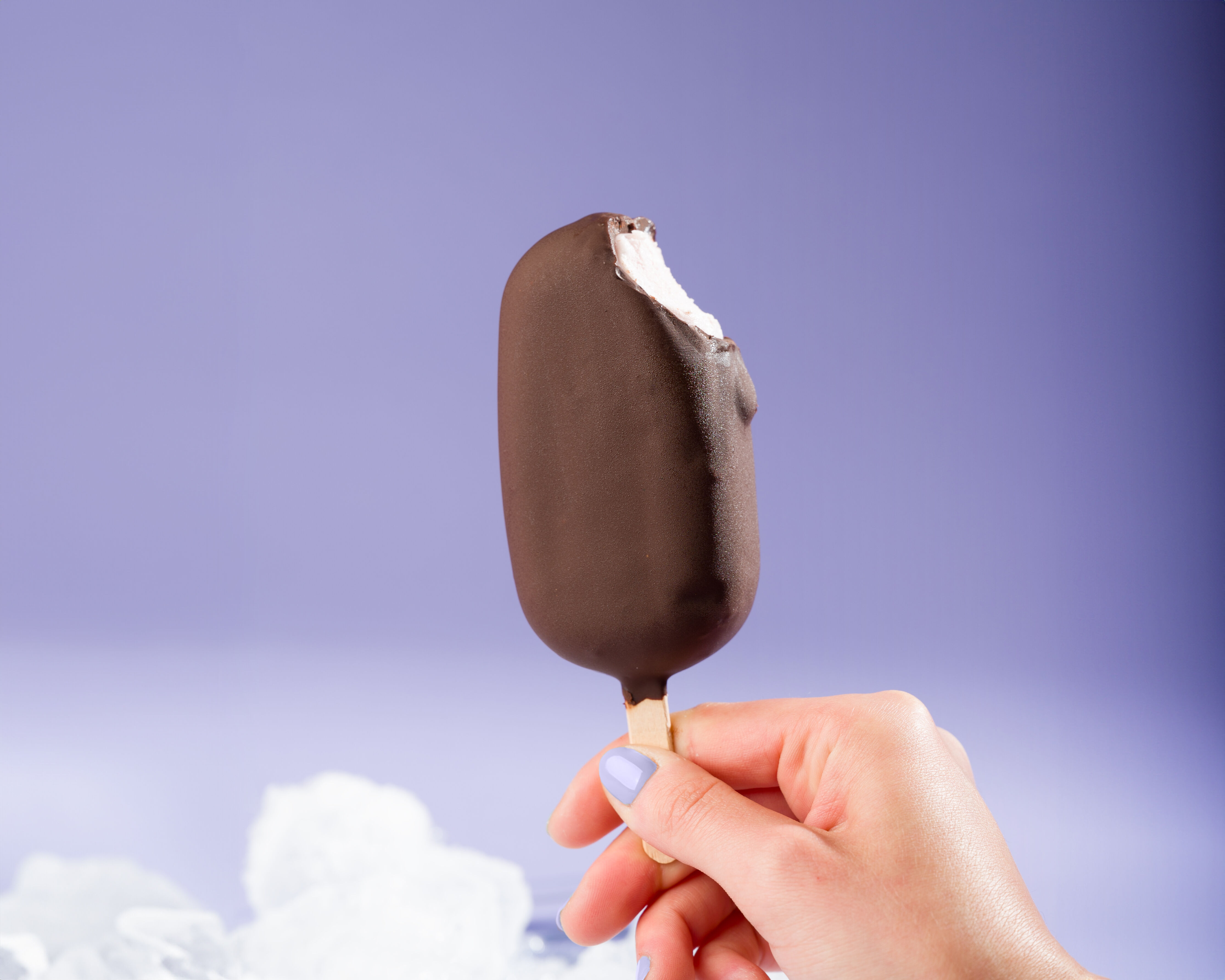 Eis am Stiel mit Schokohülle