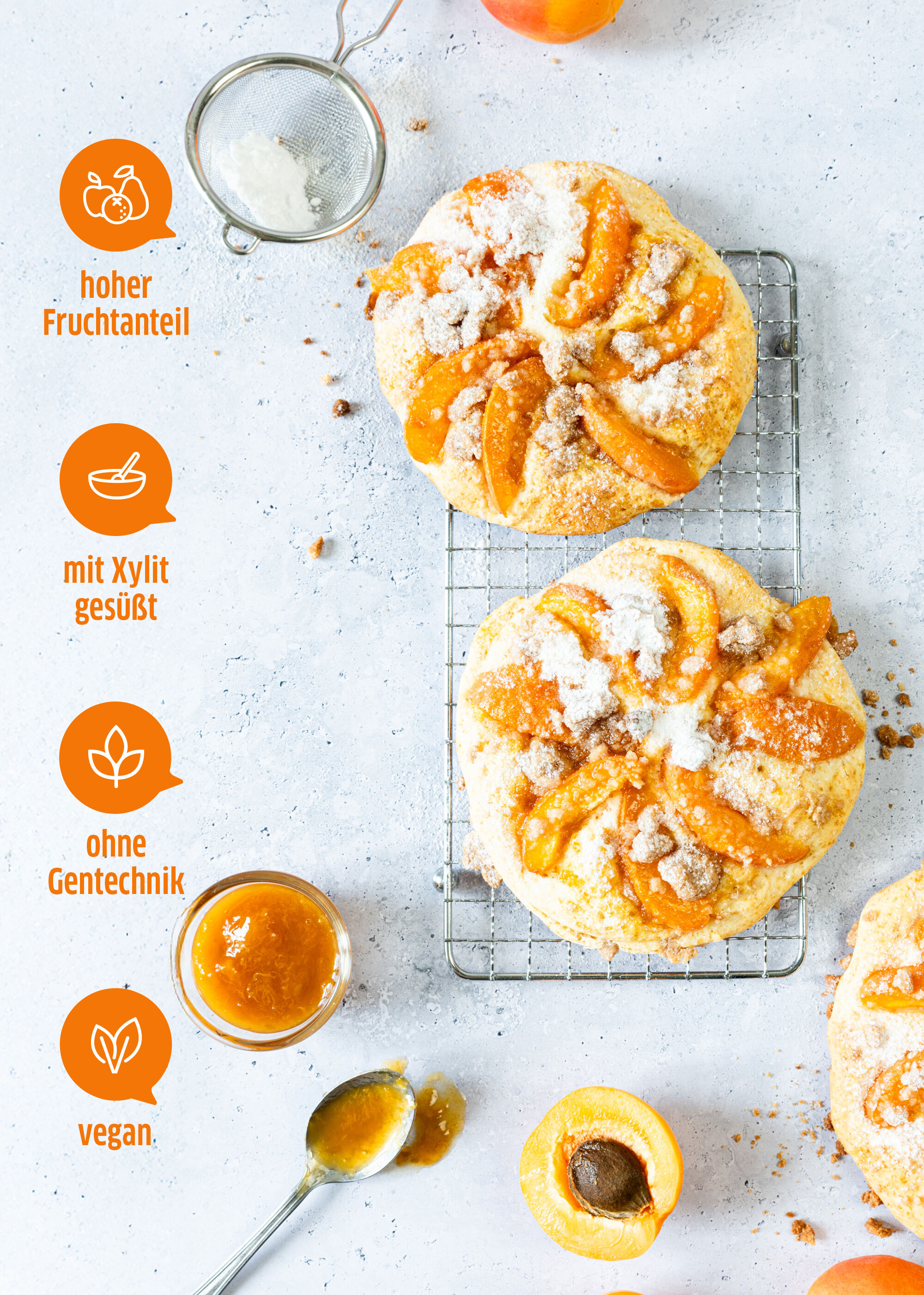 Gebäck mit Fruchtaufstrich