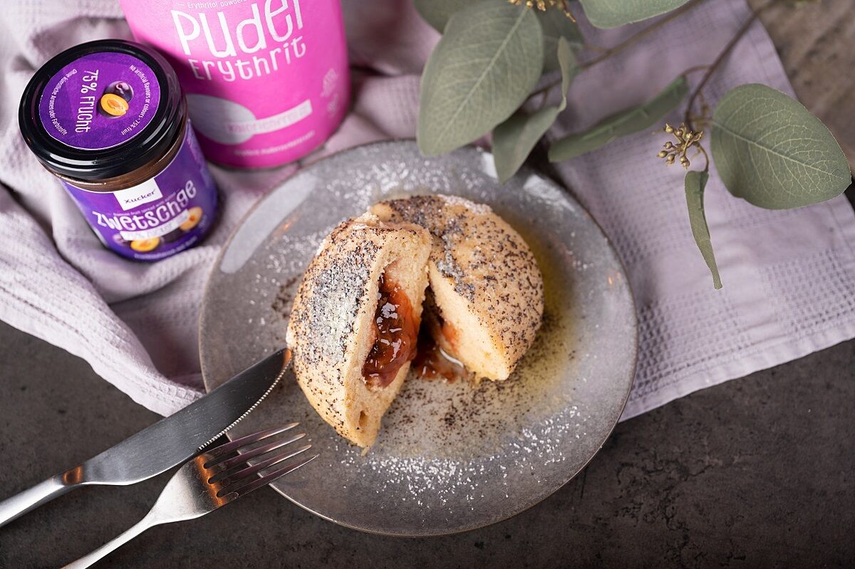 Germknödel mit Butter und Mohn