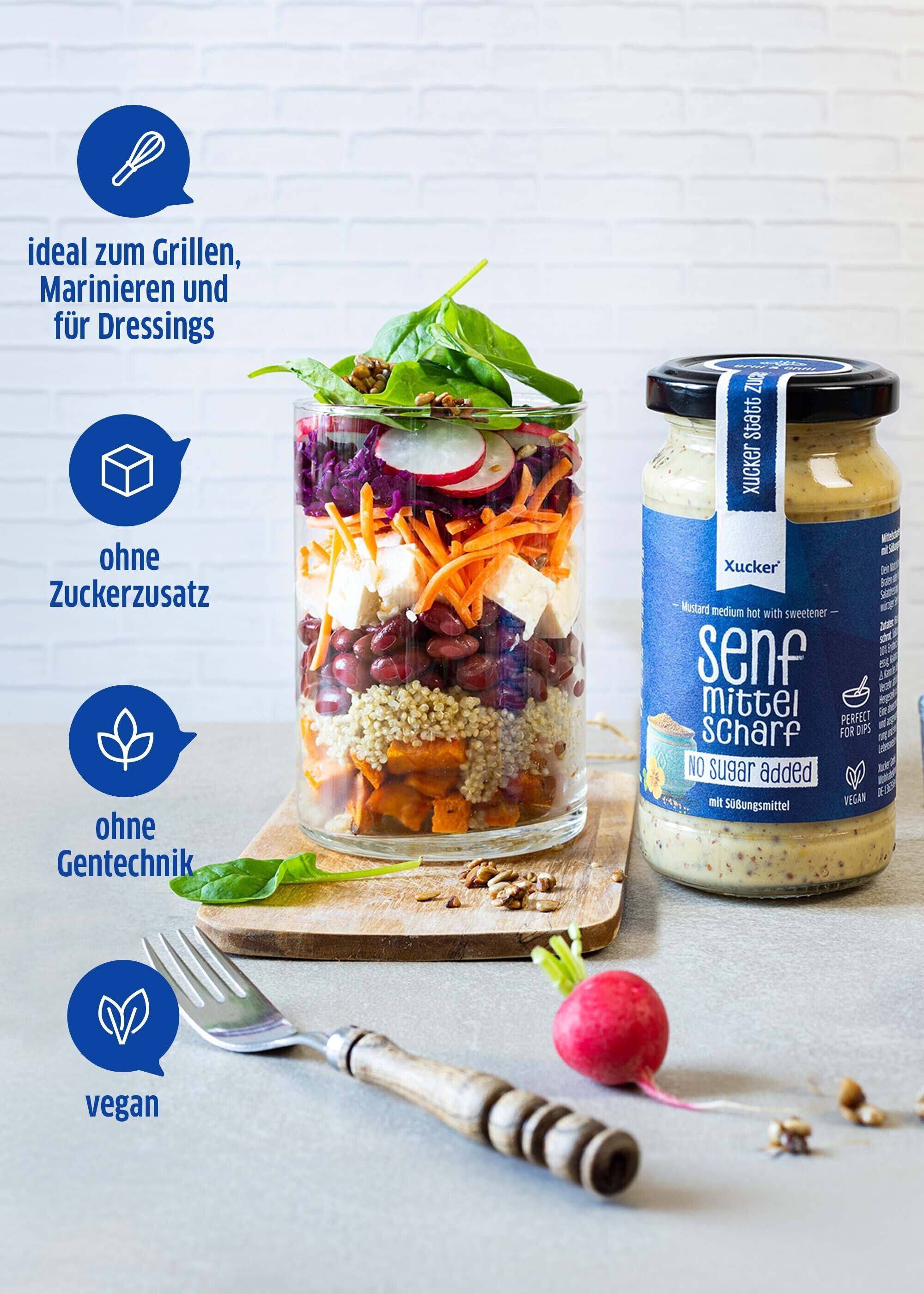 Glas mit Salat und Xucker Senf danaeben Glas mit Salat und Xucker Senf danaeben
