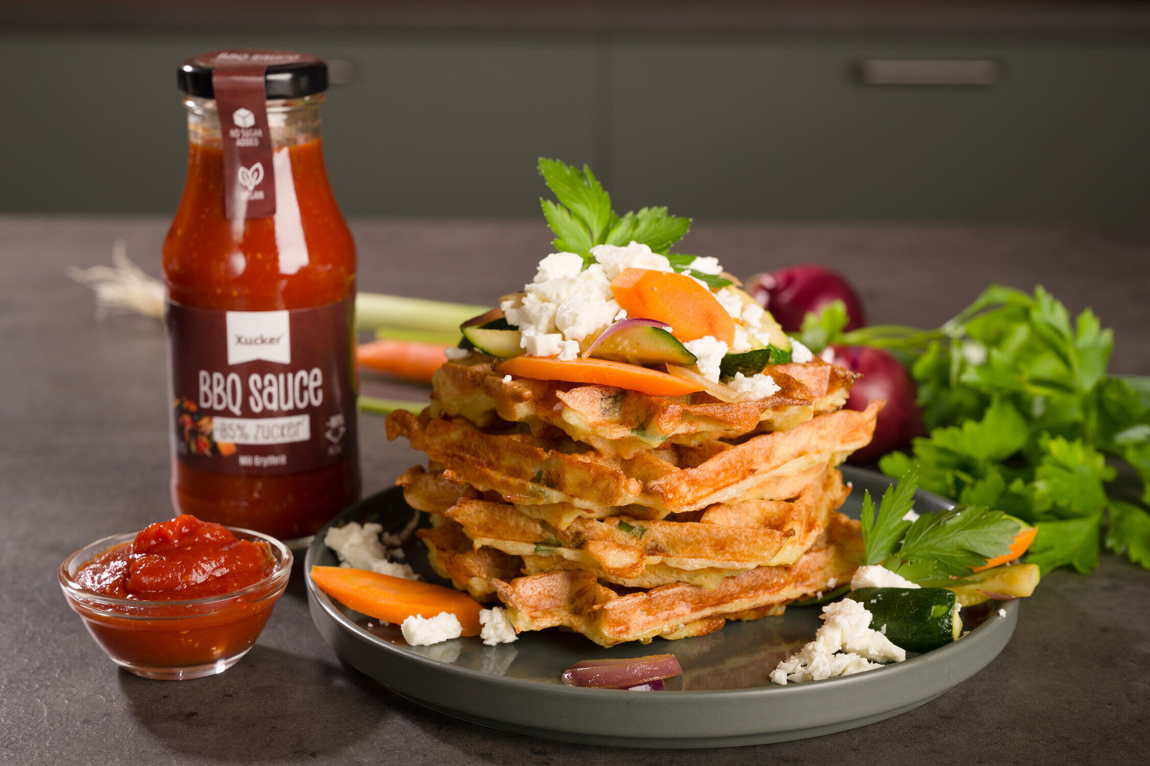 Herzhafte Kartoffelwaffeln mit Xucker BBQ-Sauce