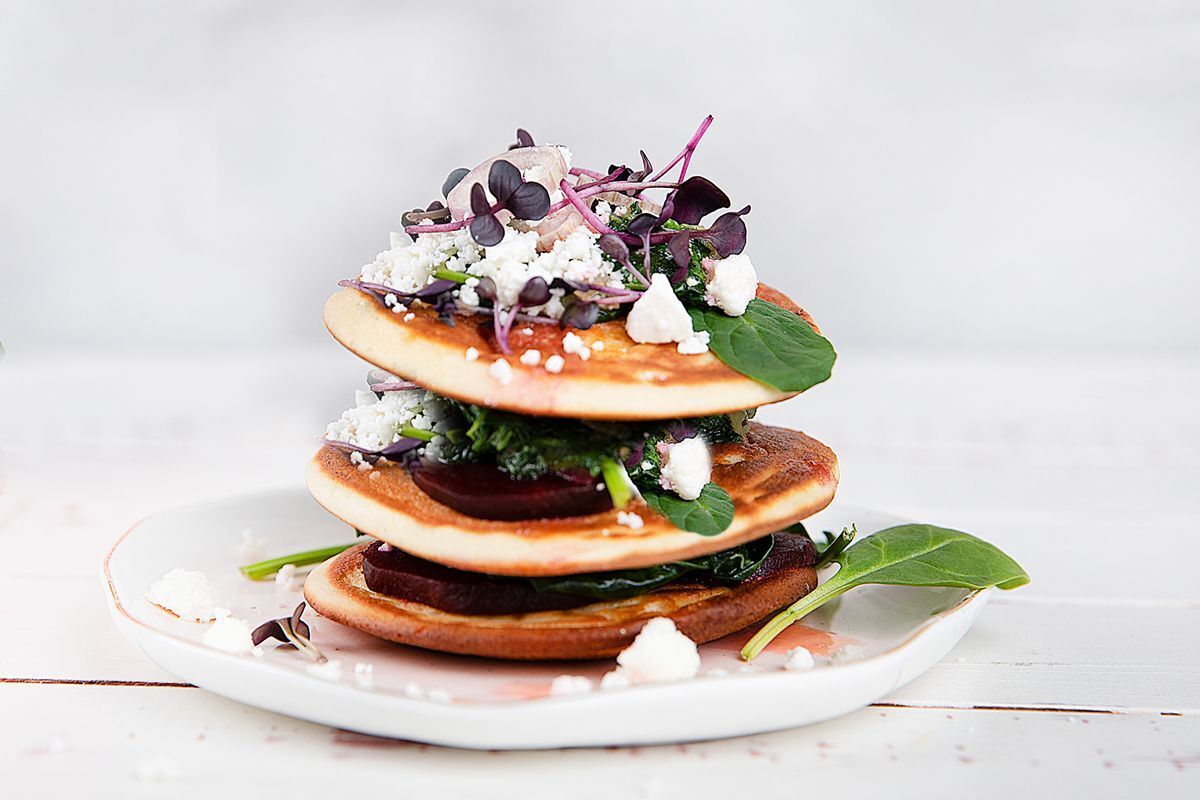 Pancakes mit Spinat, Roter Beete und Feta