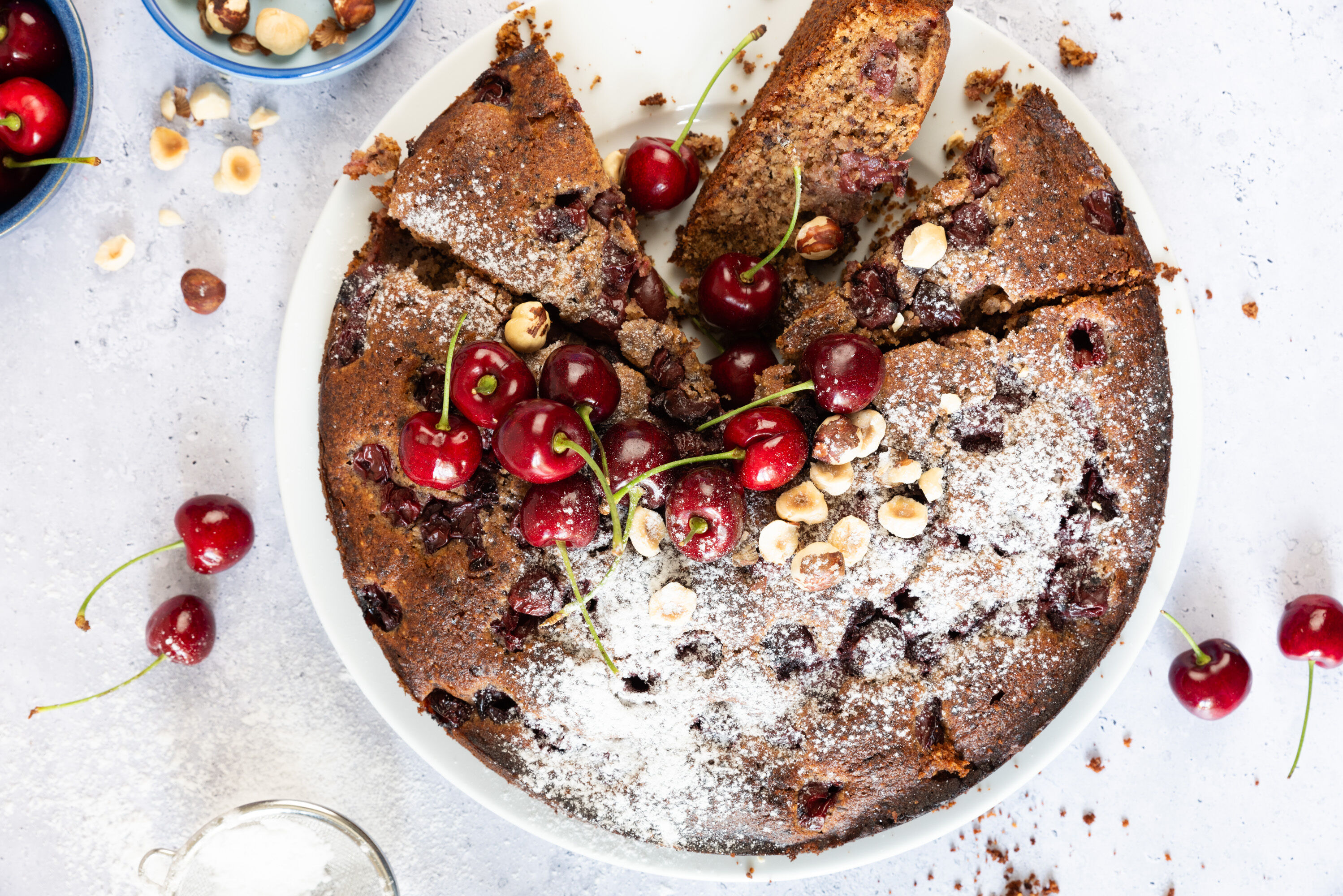 Saftiger Kirsch-Nusskuchen