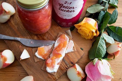 Pfirsichmarmelade mit Ingwer und Rosenwasser