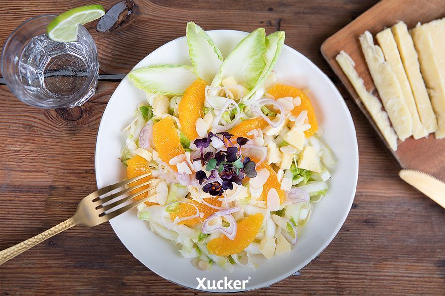 Chicorée-Salat mit Orange und Cheddarkäse