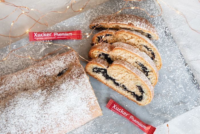 Stollen mit Marzipan-Mohnfüllung oder Nougatfüllung