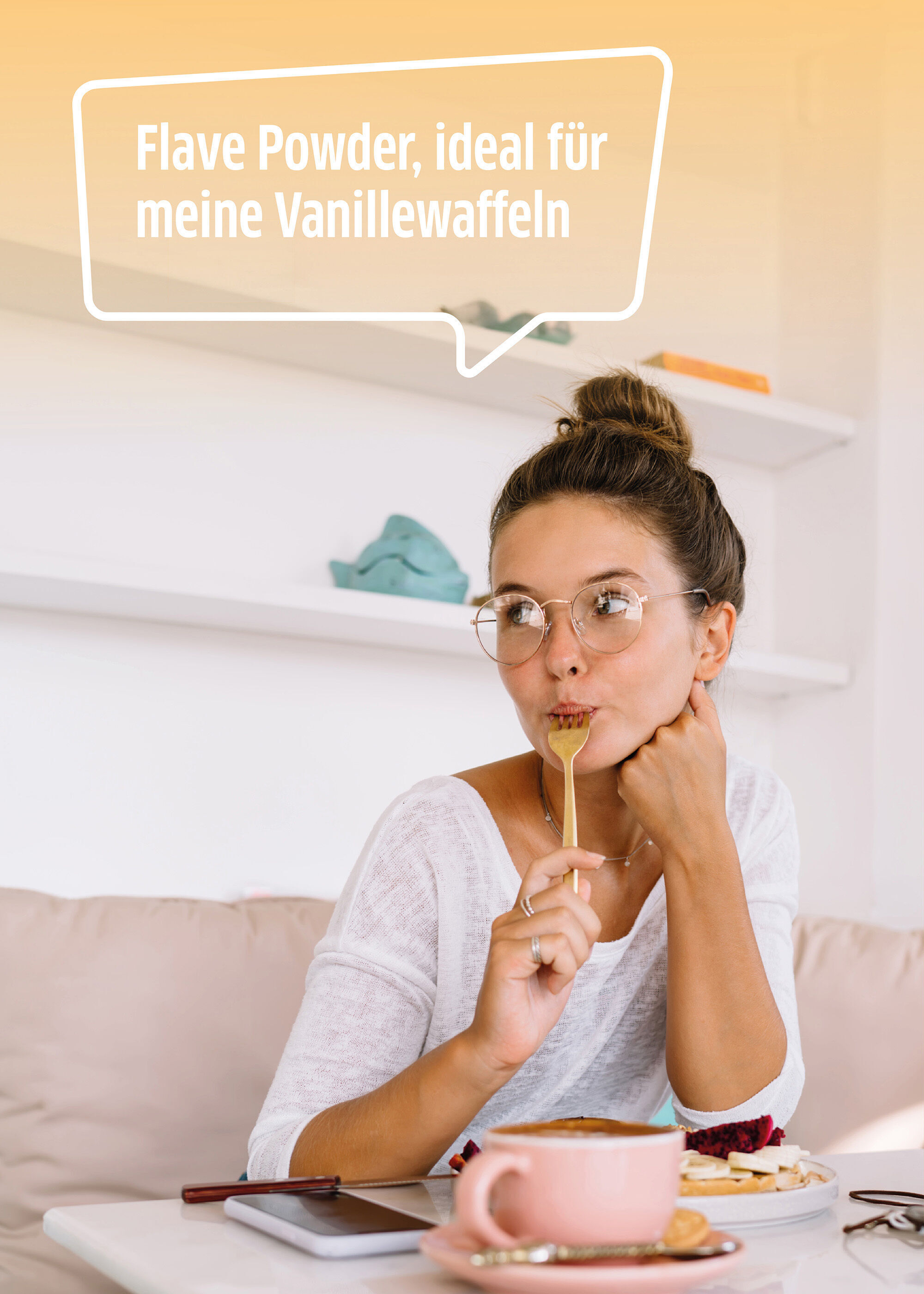 Frau mit Waffeln und Flave Powder Vanilla