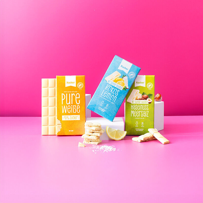 3 Tafeln weiße Schokolade von Xucker ohne Zuckerzusatz im Stapel