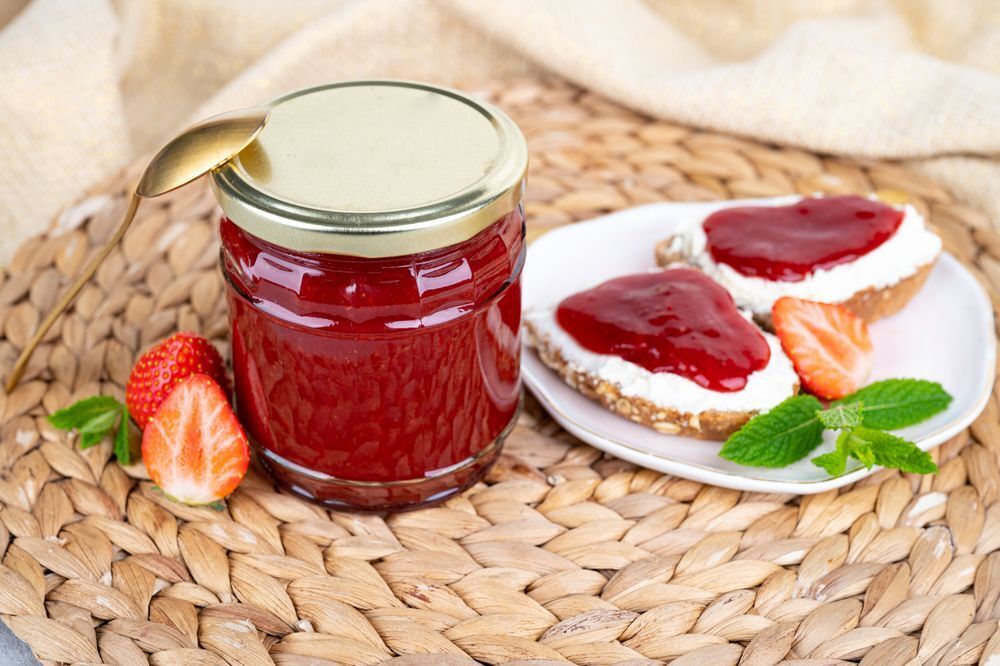 Erdbeermarmelade mit Rum und Gelierxucker 3:1