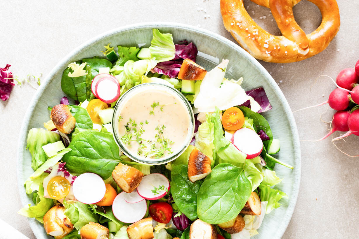 Knuspriger Brezel-Salat