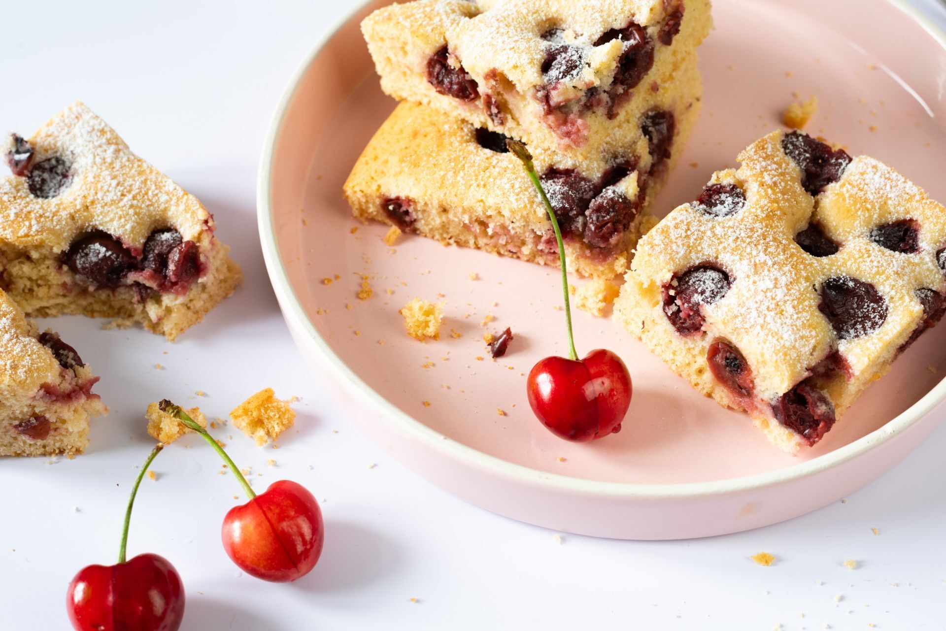 Einfacher, saftiger Kirschkuchen vom Blech – Blitzrezept mit wenigen ... Einfacher, saftiger Kirschkuchen vom Blech – Blitzrezept mit wenigen ...